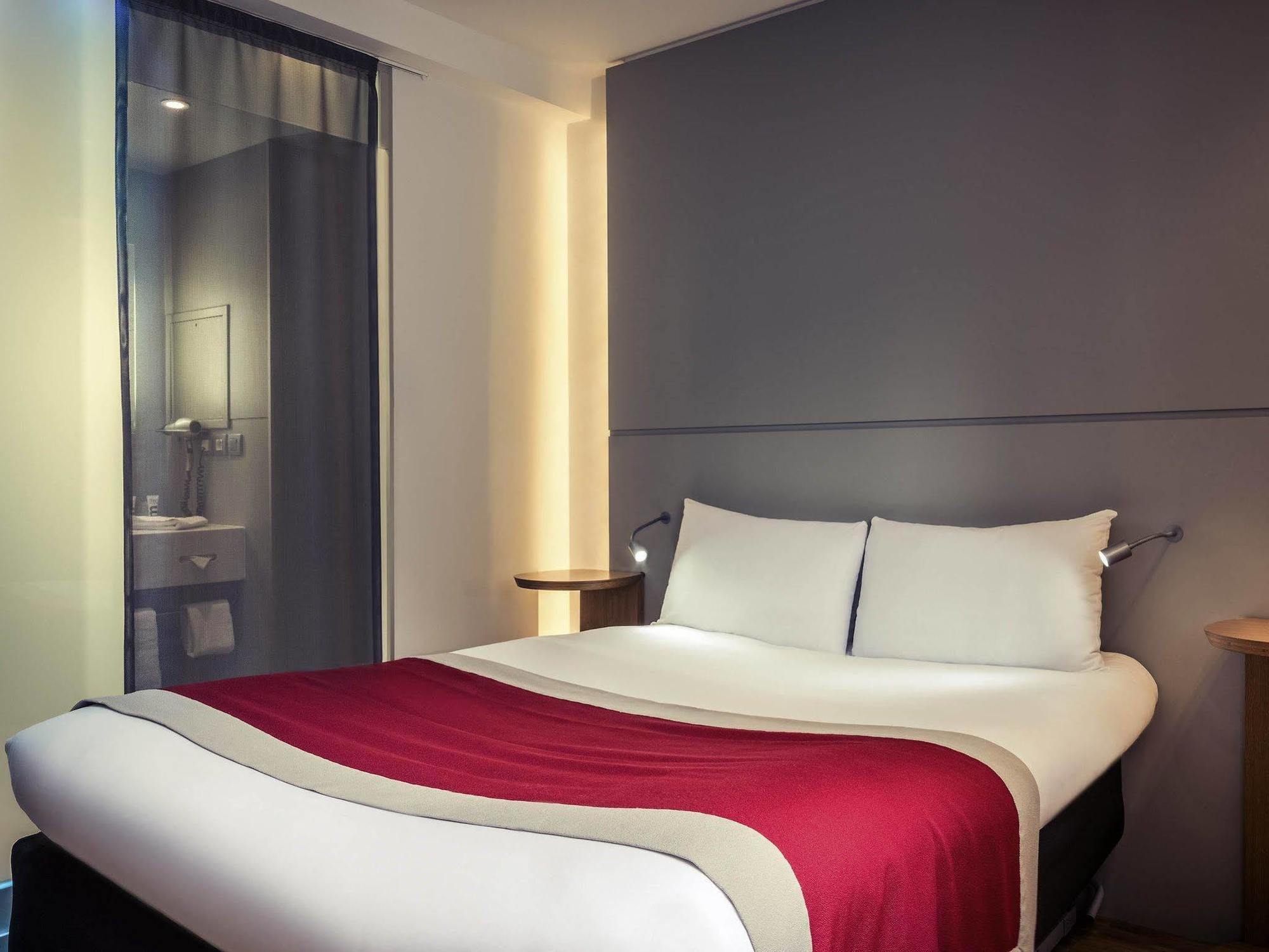 Hotel Mercure Arc De Triomphe Etoile 4*